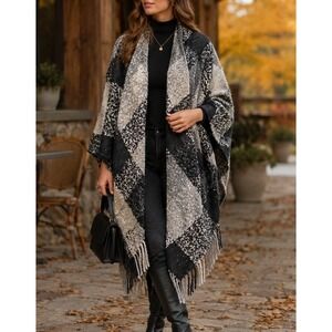 Woolrich Amelia NWT Plaid Blanket Wrap Poncho Shawl Fringe OSFA Black Gray